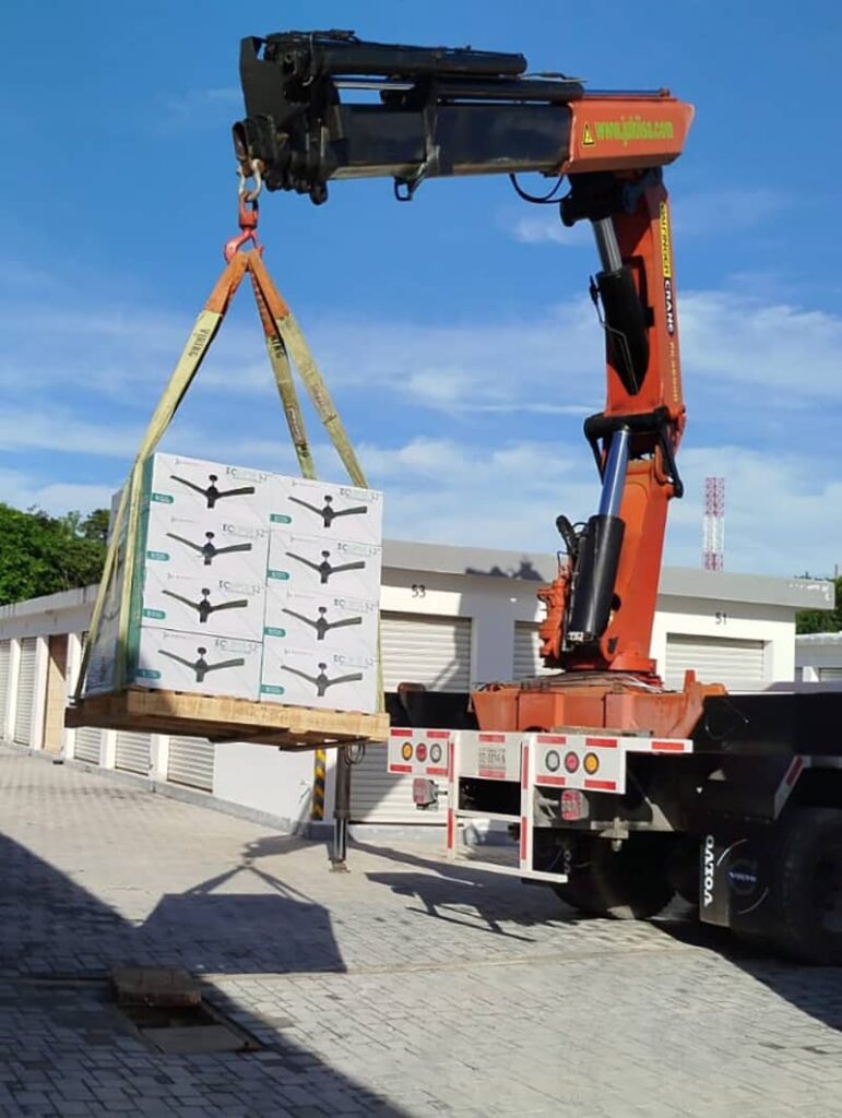 grua-hiab-playa-del-carmen-en-operacion